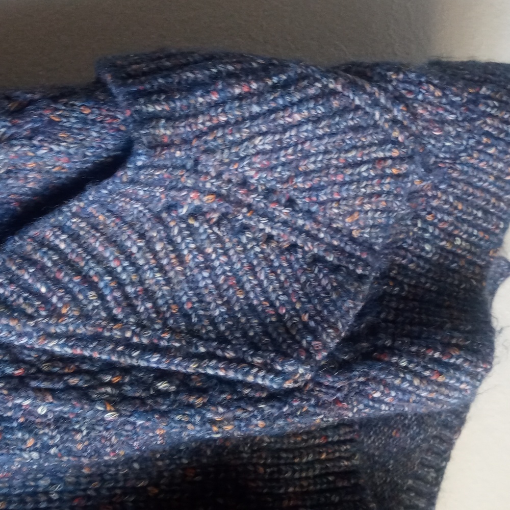 Universal Thread Shrug Sweater - Picture 4 of 11